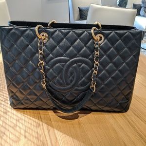Chanel tote caviar bag black & Gold chain